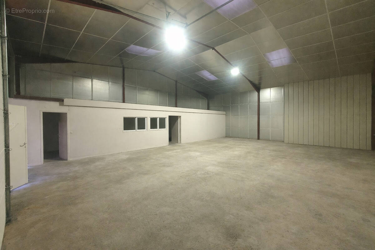 Commerce à VAIVRE-ET-MONTOILLE