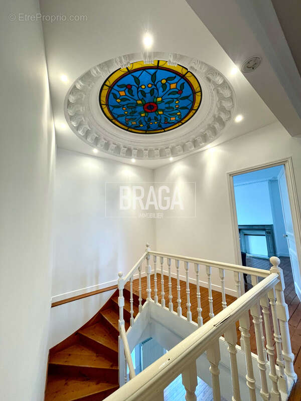 Maison de caractere de 220m2 hab a vendre a boulogne sur mer centre ville 4 chambres garage terrasse - photo 2