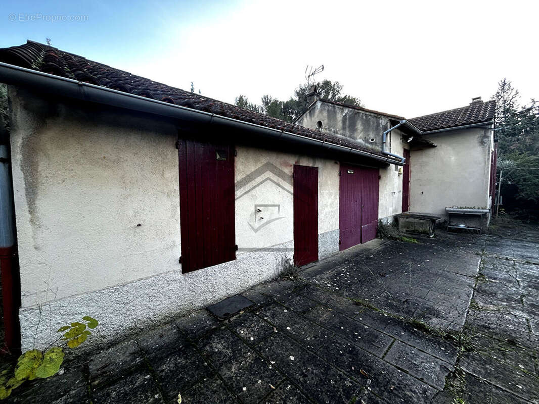 Terrain à VENTABREN