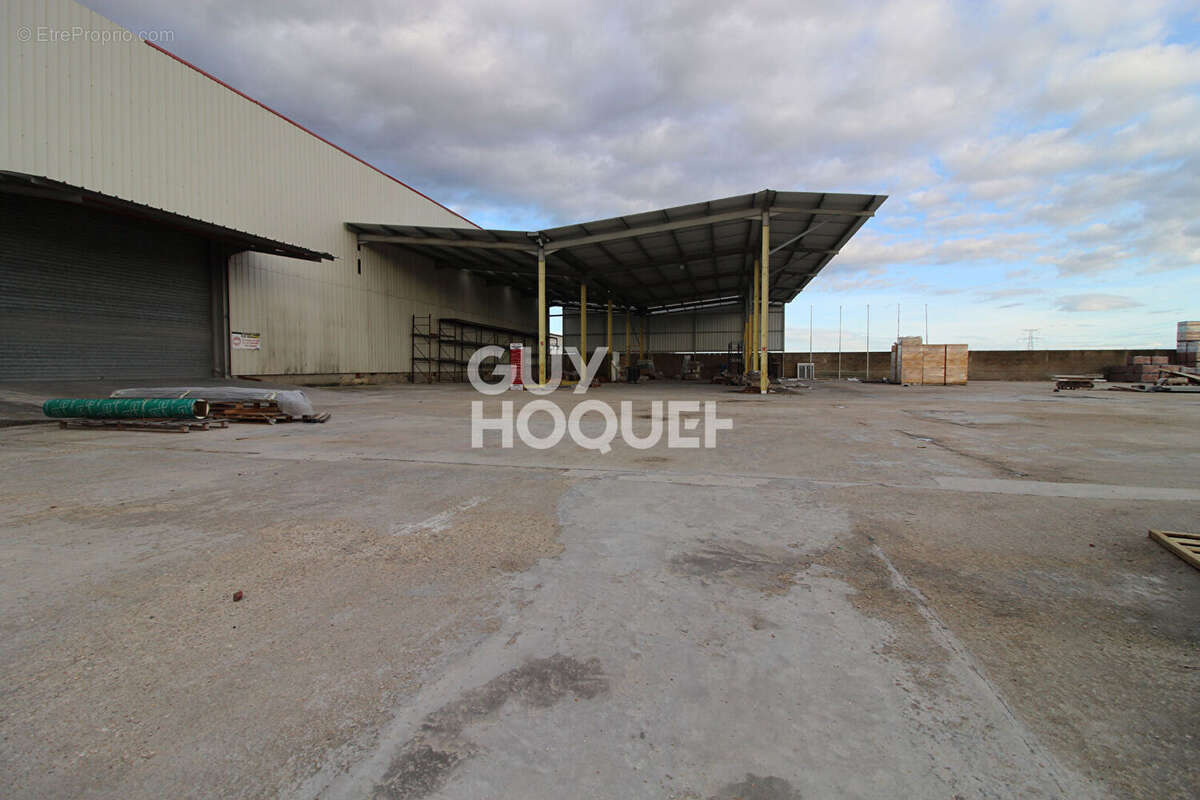 Commerce à GUIGNES