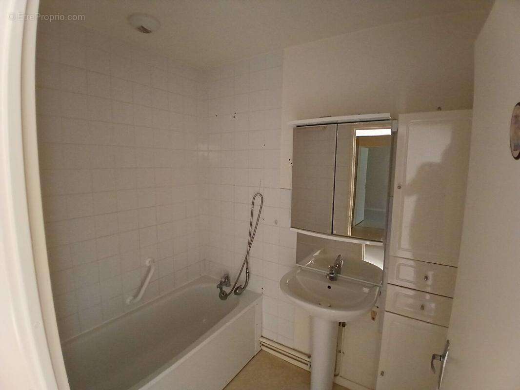 Maison à COURDEMANCHE