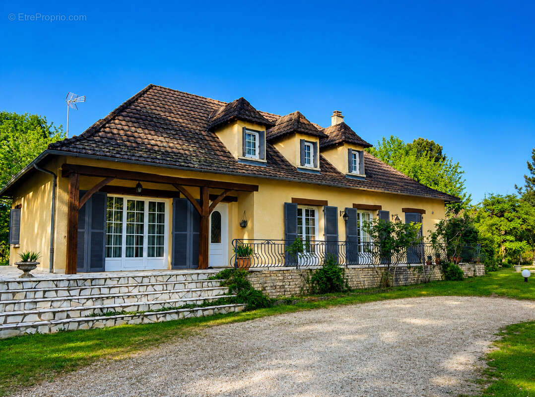 Maison à ANTONNE-ET-TRIGONANT