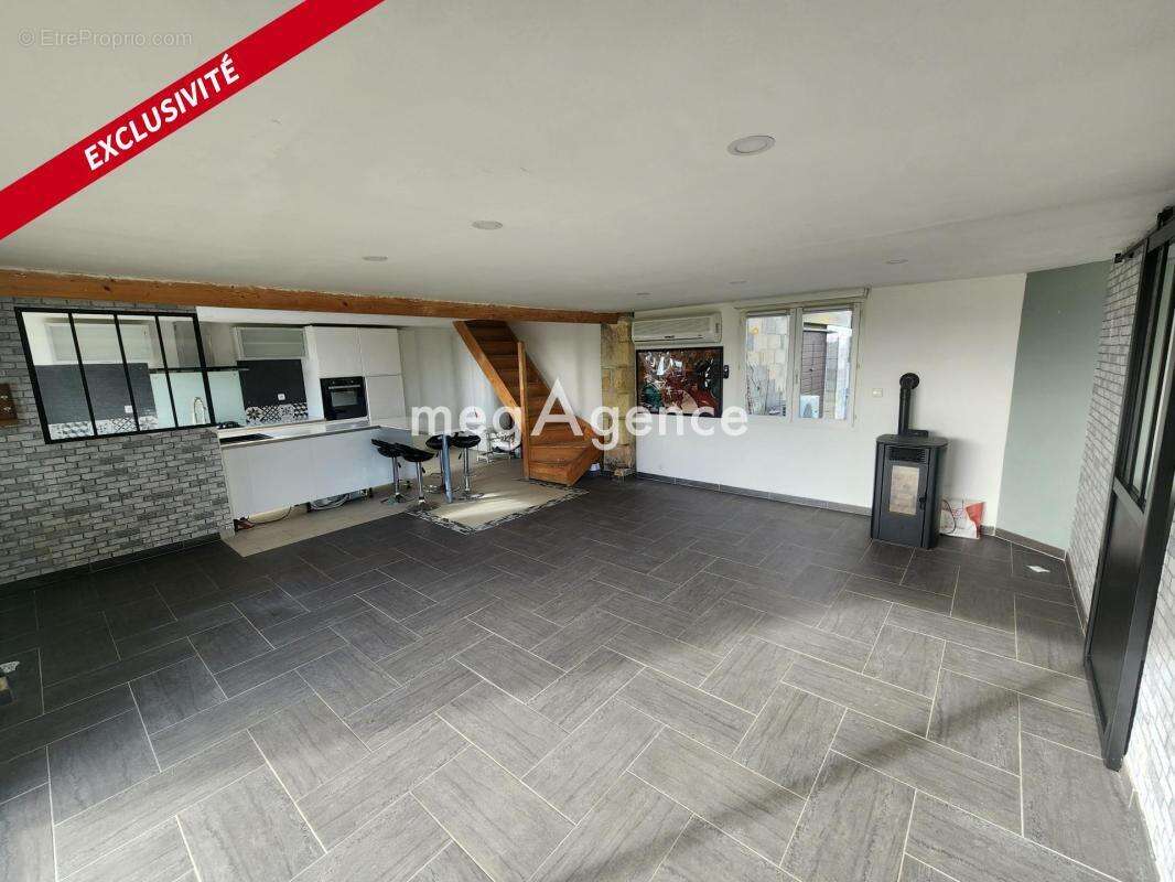 Maison à SAINT-CHRISTOLY-DE-BLAYE