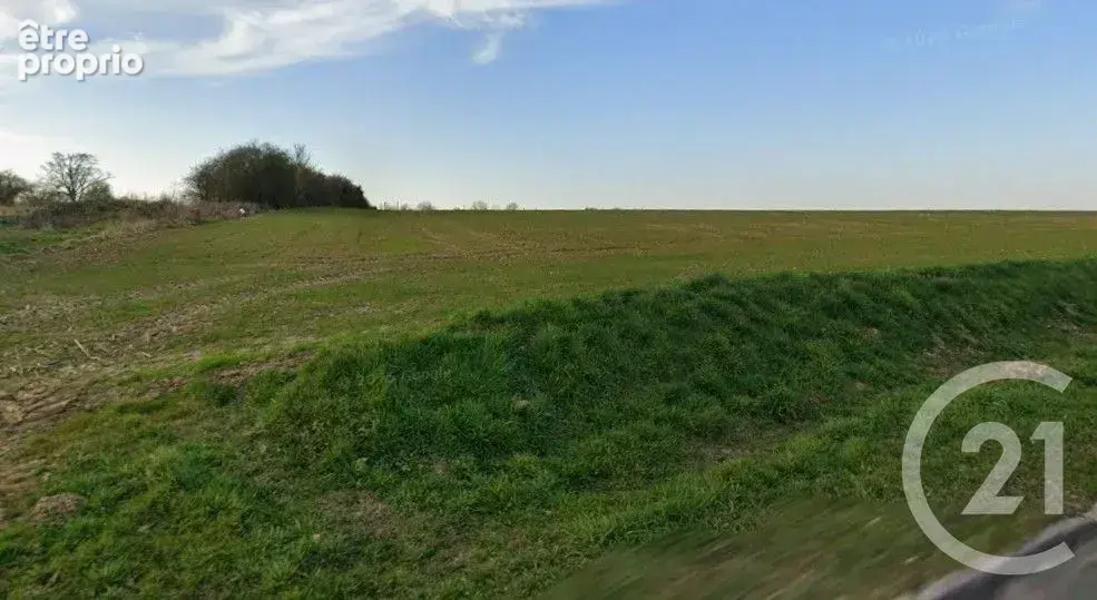 Terrain à MONTESCOURT-LIZEROLLES