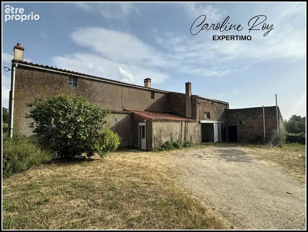 GETIGNE village proche de CLISSON Beau corps de ferme en pierres sur une parcelle d'envion 2000 m2 - photo 3