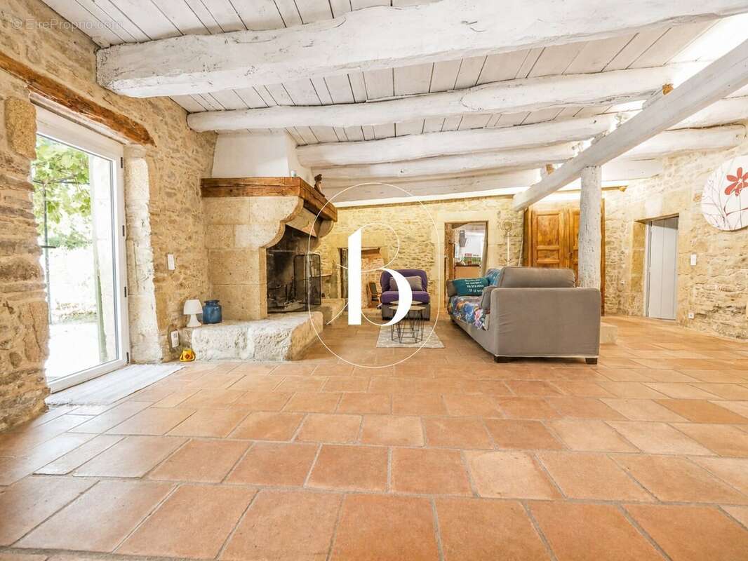Maison à SAINT-VICTOR-LA-COSTE