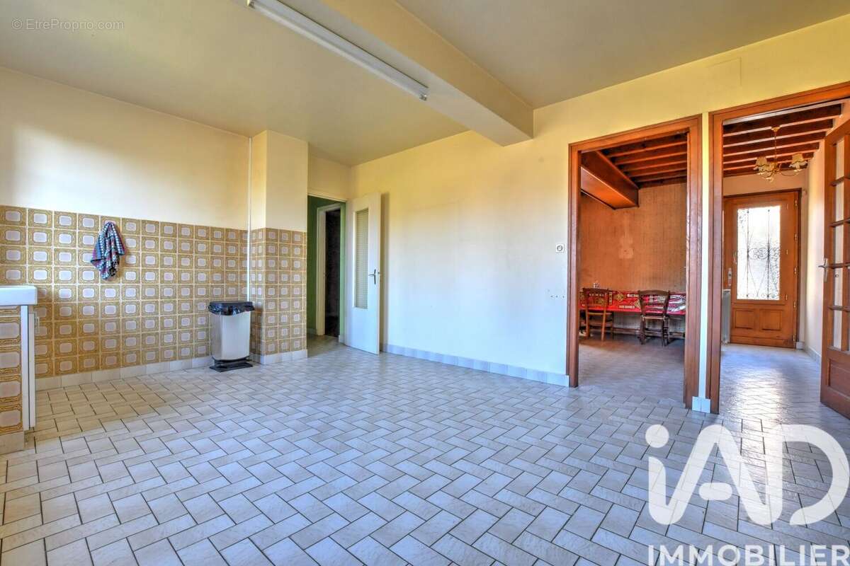 Maison 113 m² à La Celle-Dunoise  - photo 3