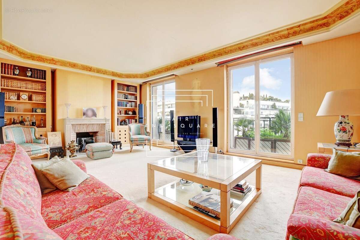 Appartement à PARIS-16E
