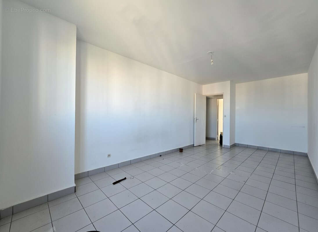 Appartement 71 m² à Le Port  - photo 9