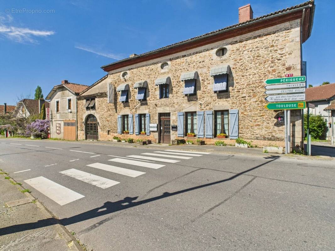 Maison à CHALUS