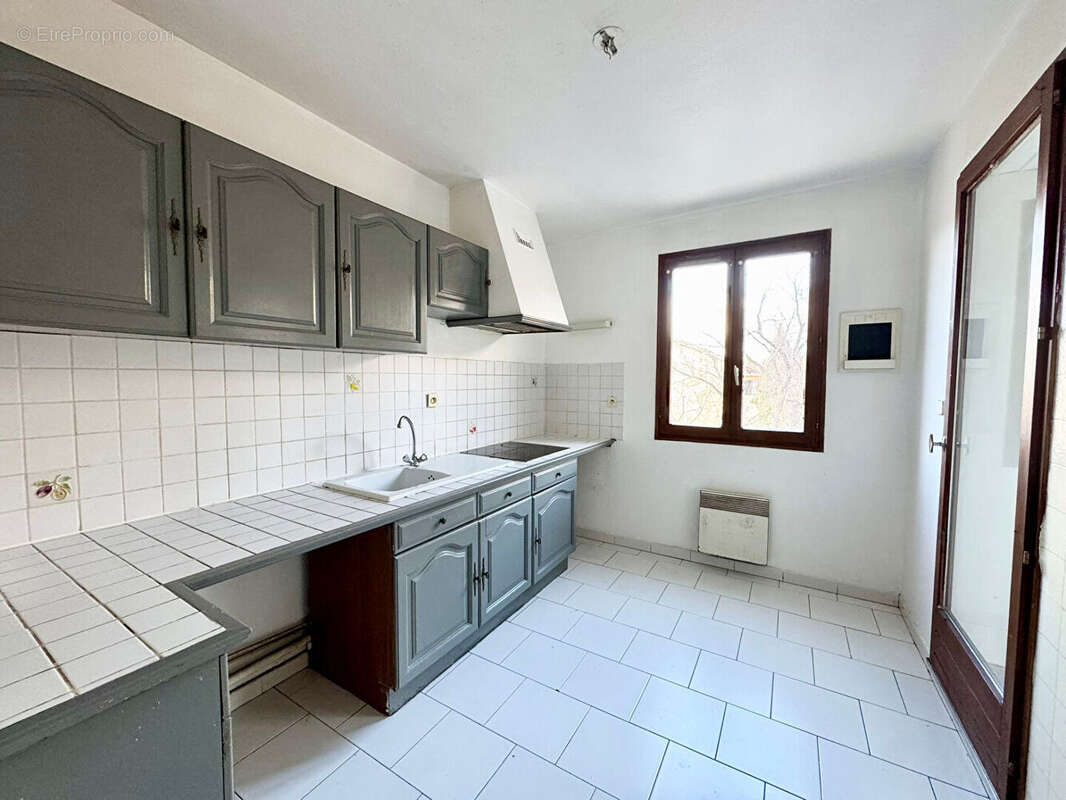 Appartement à EGUILLES