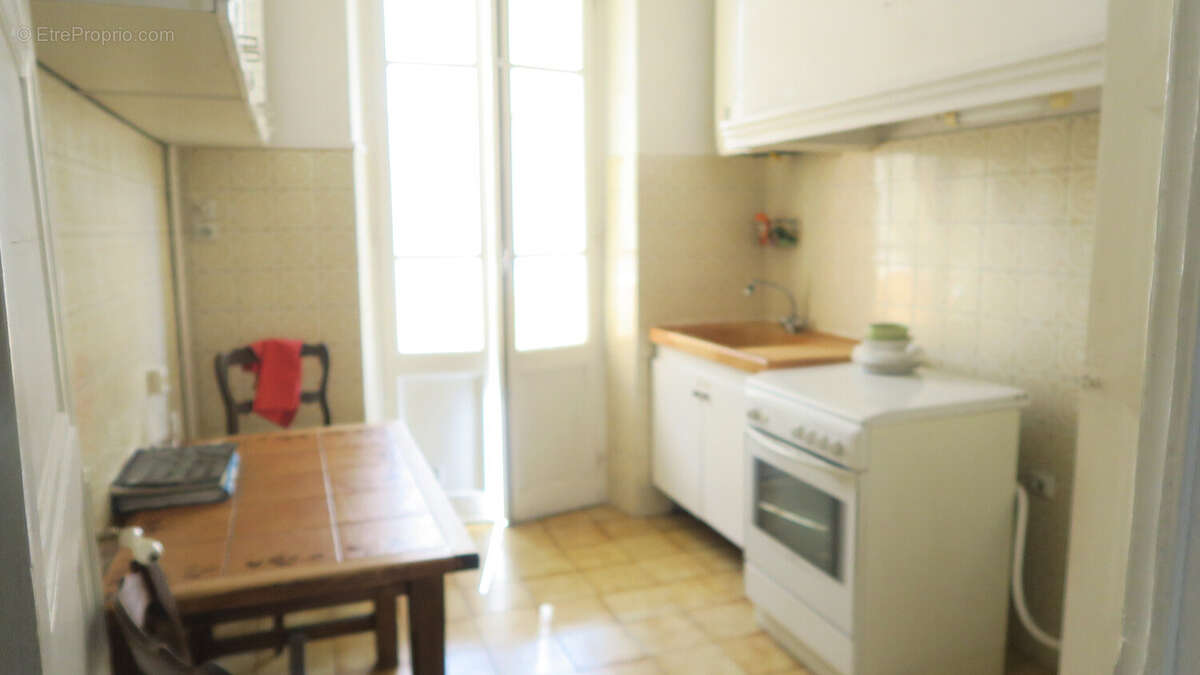 Appartement à MARSEILLE-4E