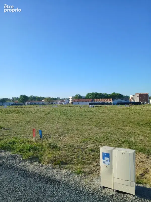 Terrain à LE POIRE-SUR-VIE