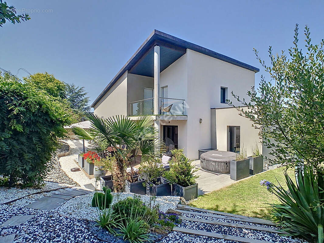 Maison d'architecte Mouzillon ! Proche de toutes commodités ! Sans travaux, beaux volumes, à 3min de l'axe NANTES-CHOLET - photo 3