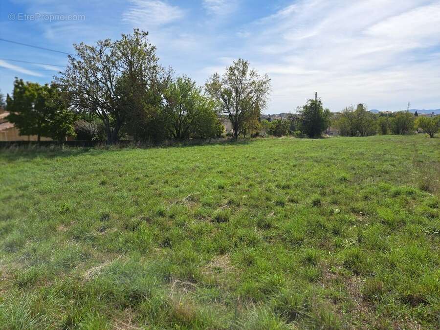 Terrain à PERTUIS