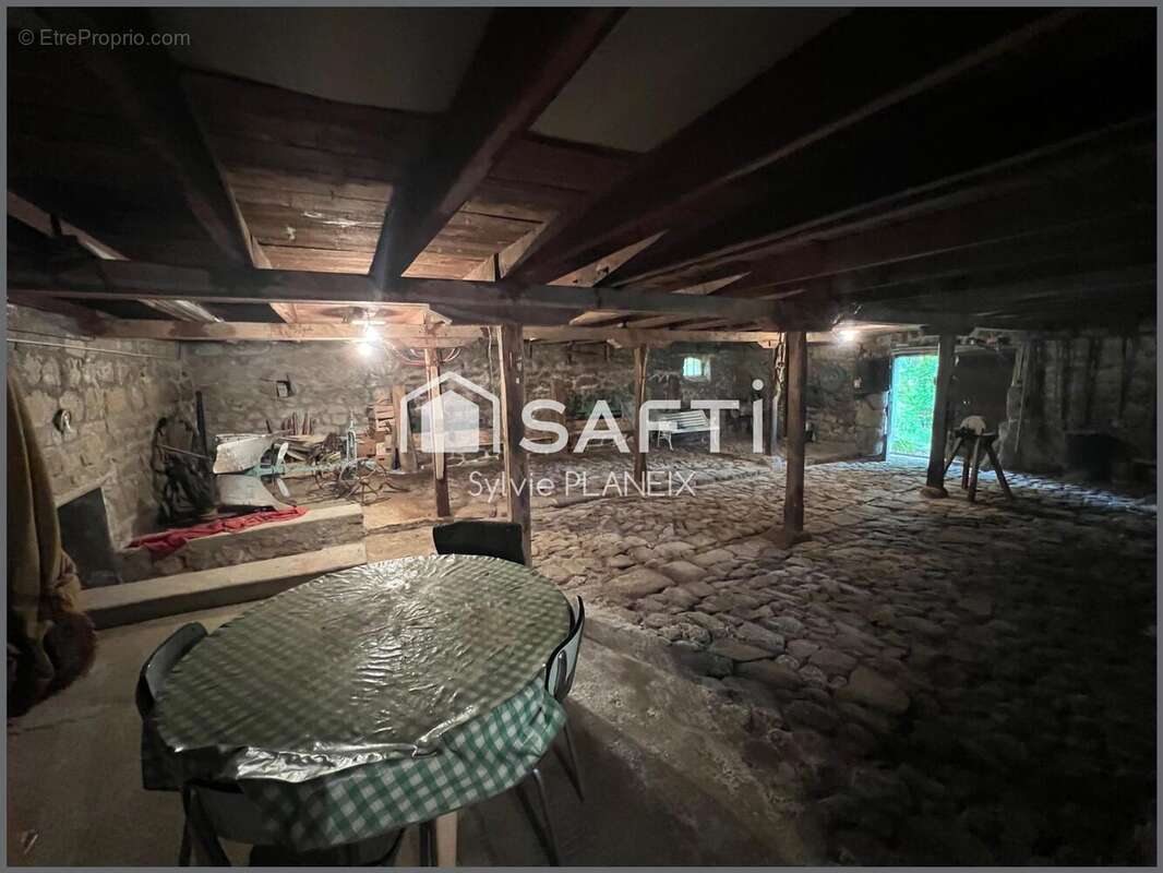 Maison 80 m² à Crocq  - photo 8