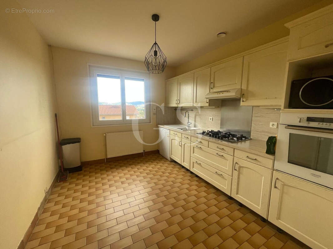 Maison 93 m² à Pommiers  - photo 4