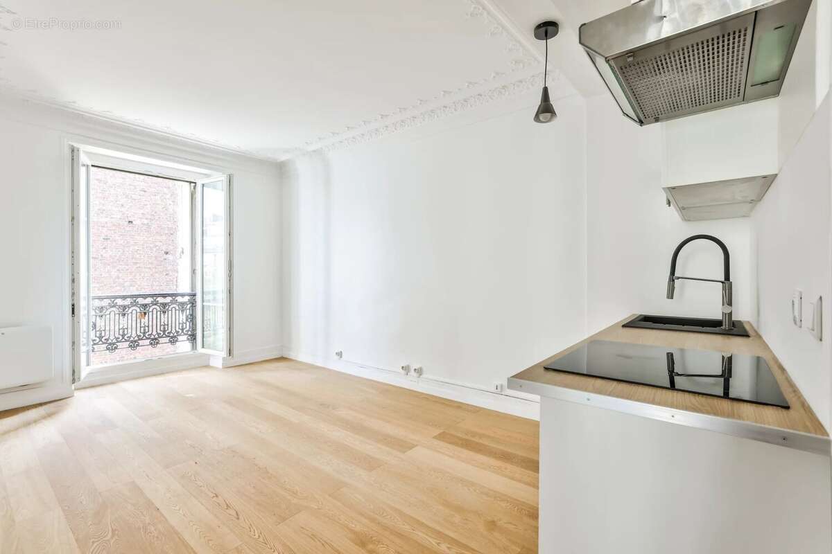 Appartement à PARIS-17E