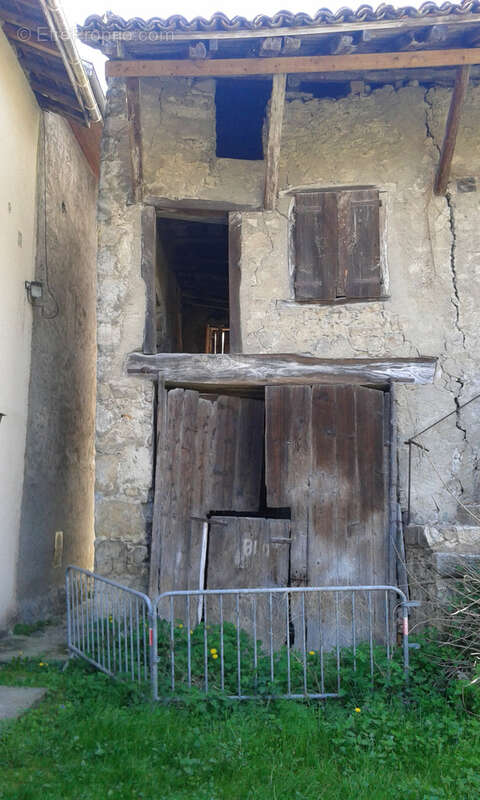 Terrain à CHAPAREILLAN