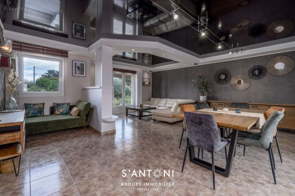 Maison à SAINT-THIBERY