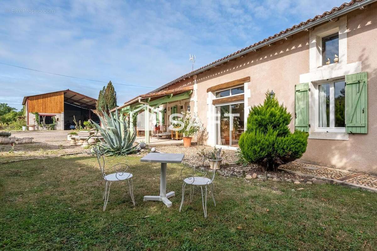 Maison 190 m² à Saint-Andre-De-Double  - photo 5