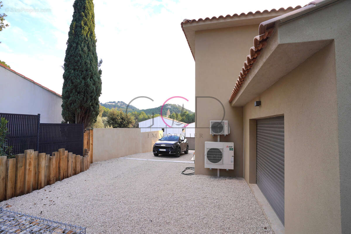 Maison à VENTABREN