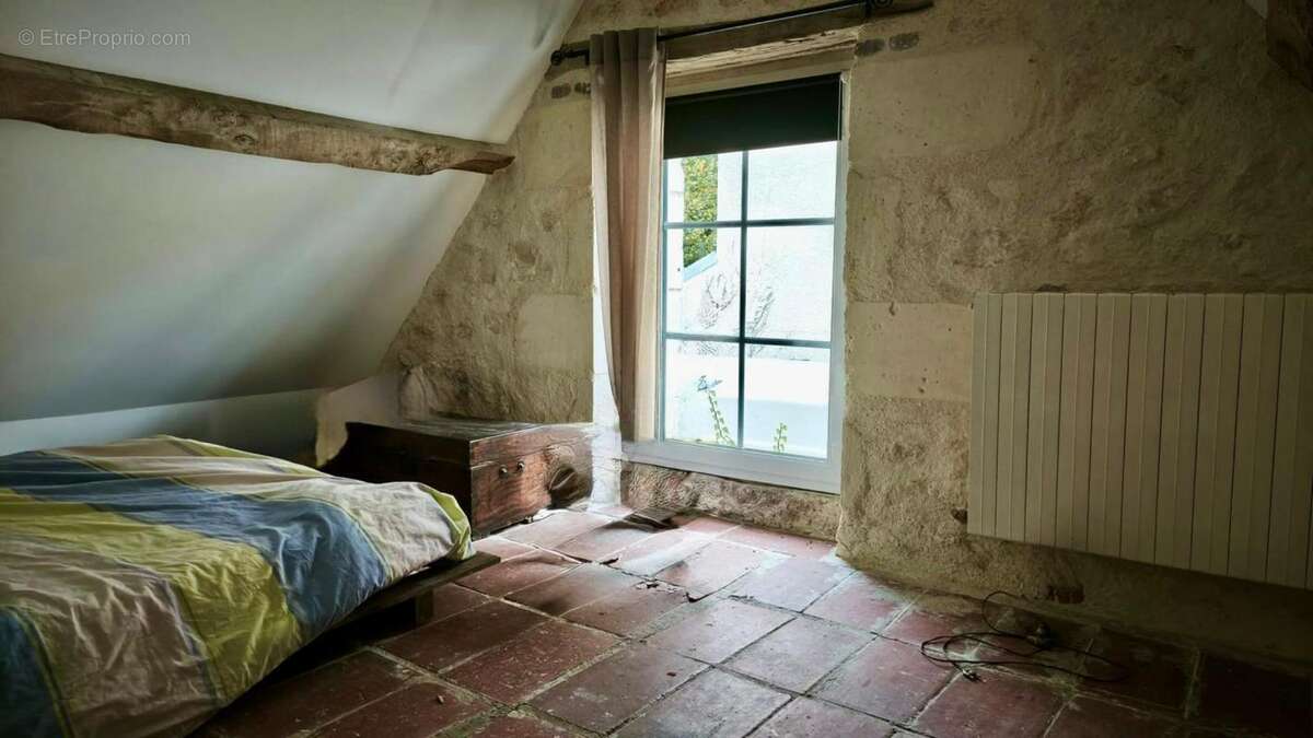 Maison à MOULINS-SUR-YEVRE