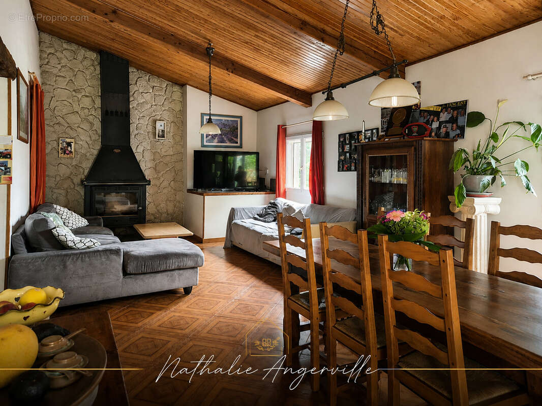 Maison à LEYNHAC