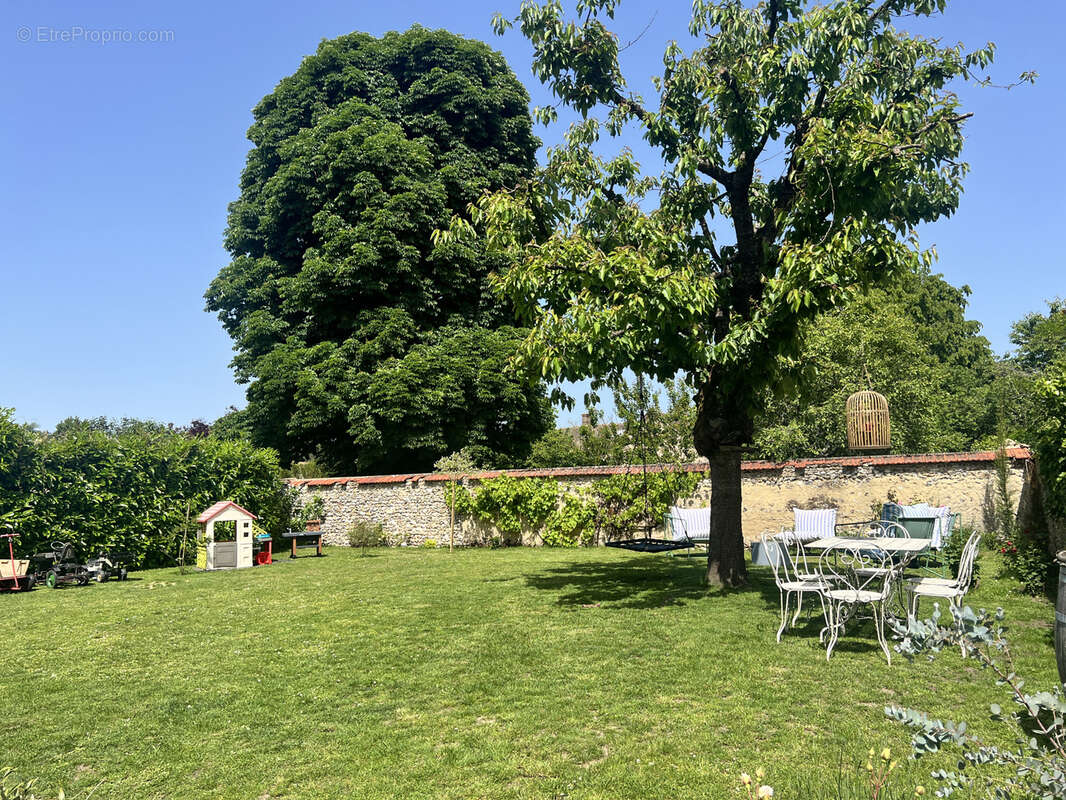 Maison à HOUDAN
