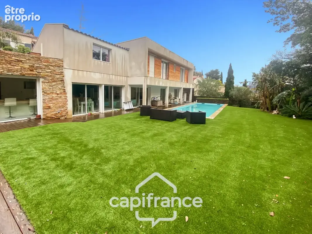 Maison à vendre 8 pièces CARQUEIRANNE (83) - Quartier Canebas - 6 chambres - 220 m2 habitable - Piscine - photo 3