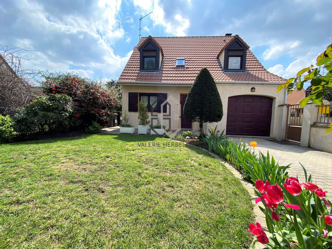 Maison à CHENNEVIERES-SUR-MARNE
