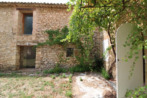 Maison à GORDES