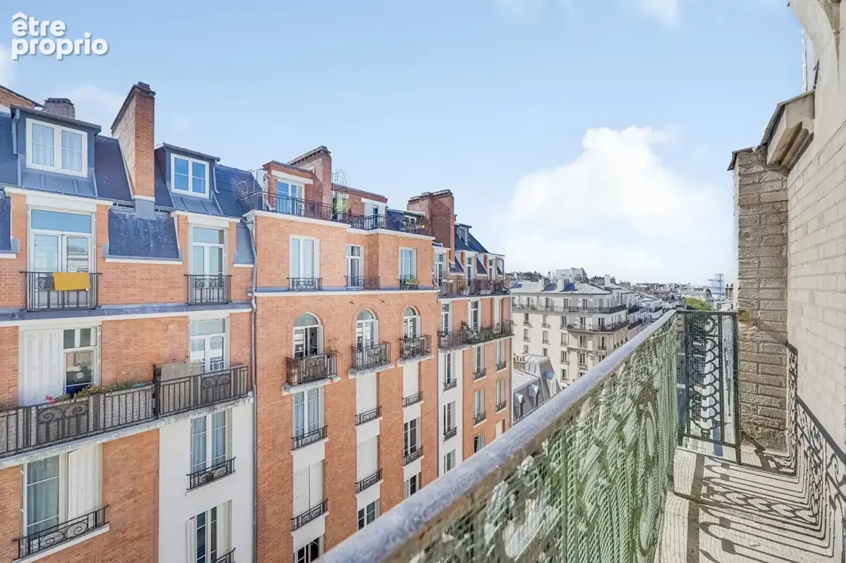 Rue lamarck, dernier etage vue degagee - photo 3