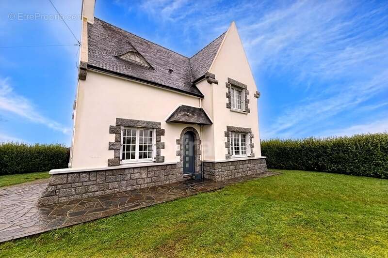 Maison à PLONEVEZ-PORZAY