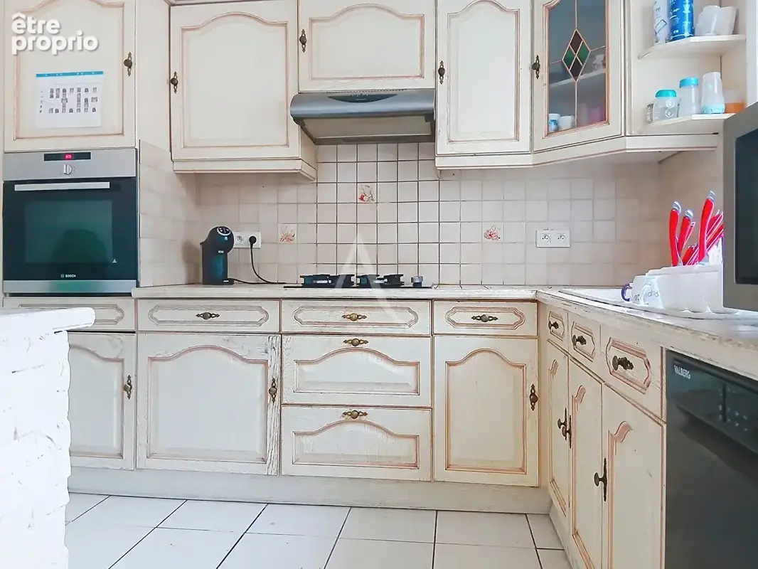 Maison familiale 137 m² - 5 chambres + bureau - Dépendances - Soeurdres - photo 6
