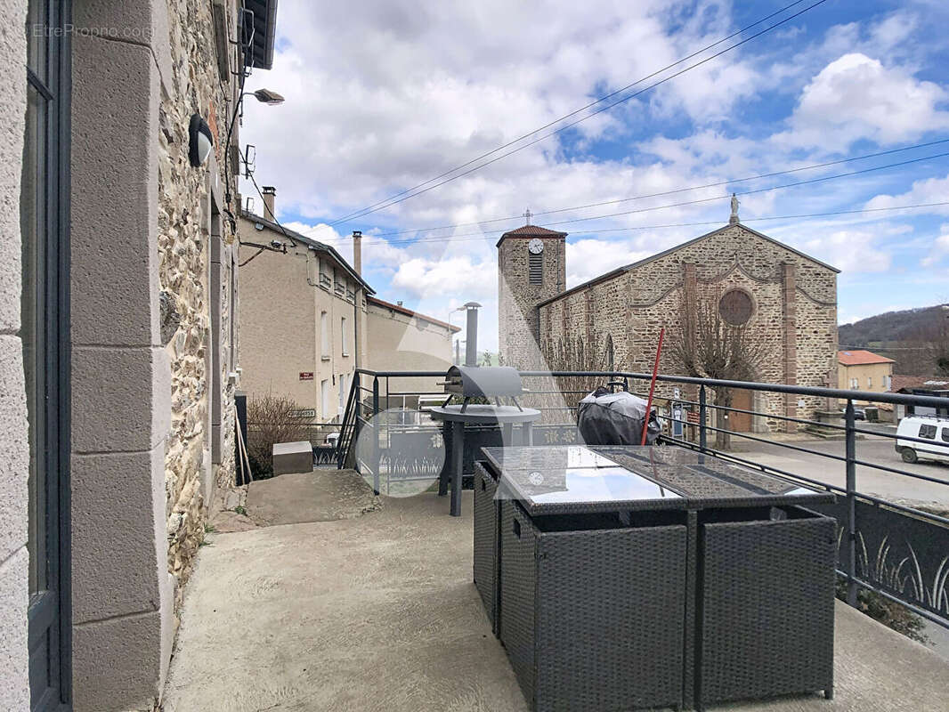 Appartement à LARAJASSE