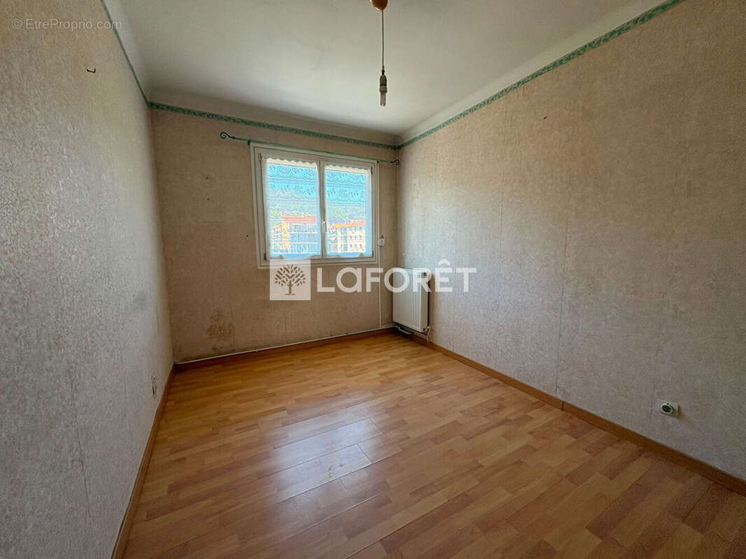 À vendre, appartement de 82 m² situé en rez-de-chaussée d'une copropriété calme et paisible à Amélie-les-Bains-Palalda. - photo 7