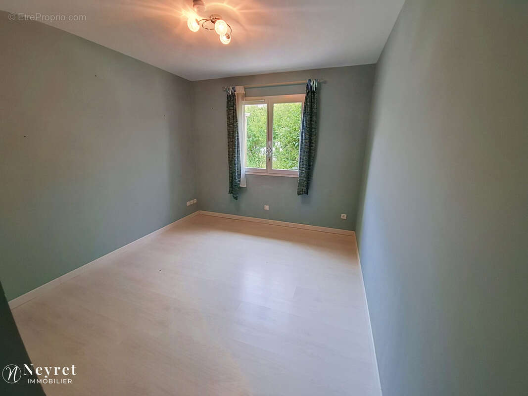 A ne pas rater ! Secteur Saint Ignace, Maison de plain pied de 105,85 m2, 3 chambres sur 600 m2 clos et arboré - photo 8