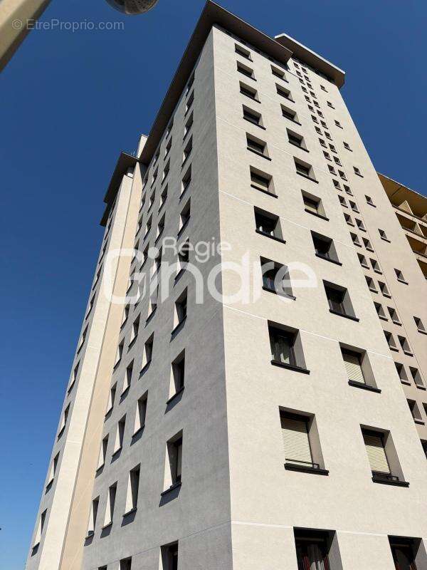 Vente - Appartement - 2 pièces + cuisine - 69 m² - 245 000 € - - photo 5