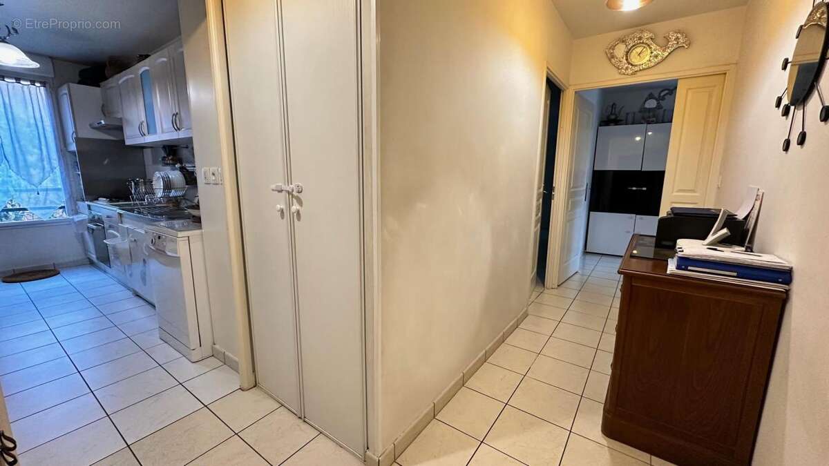 F4 avec terrassse (78 m² Carrez) à NEUILLY SUR MARNE - photo 7