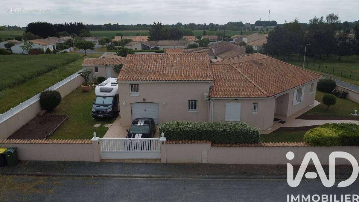 Photo 2 - Maison à SAINT-ROMAIN-DE-BENET