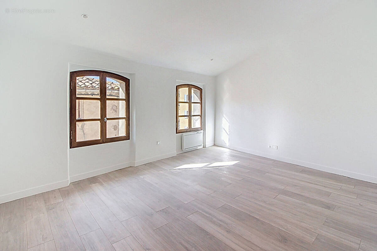 Appartement à LORGUES