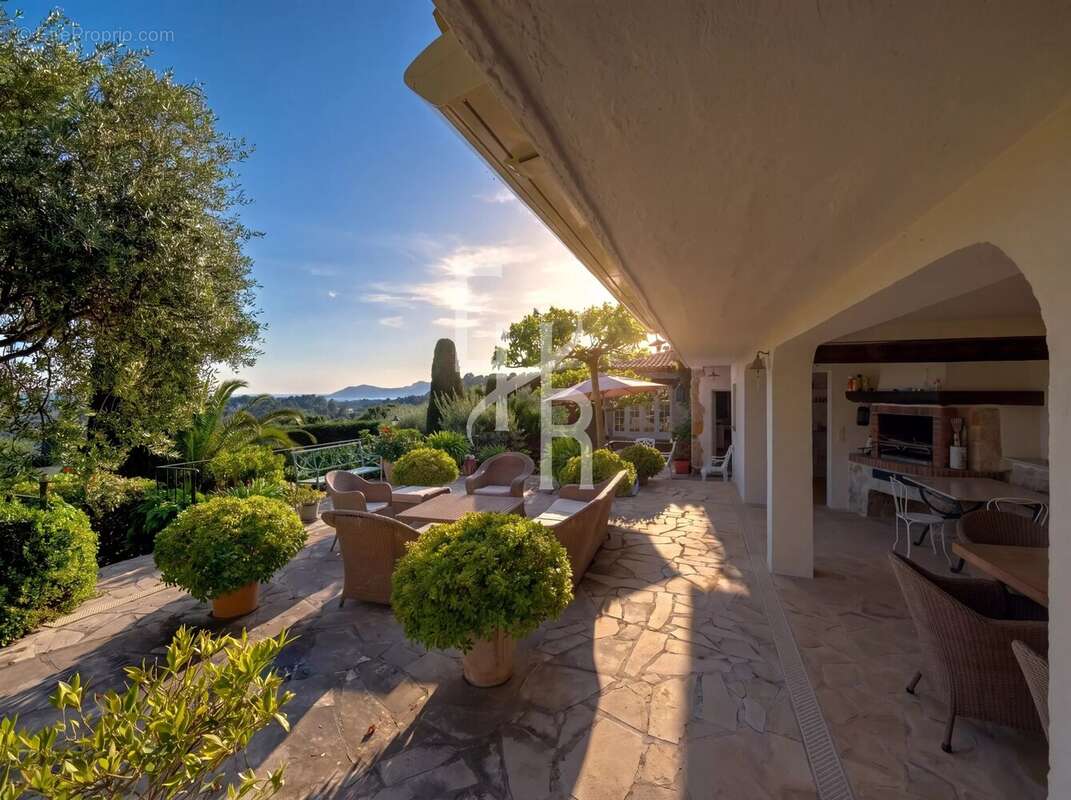 Maison à MOUGINS