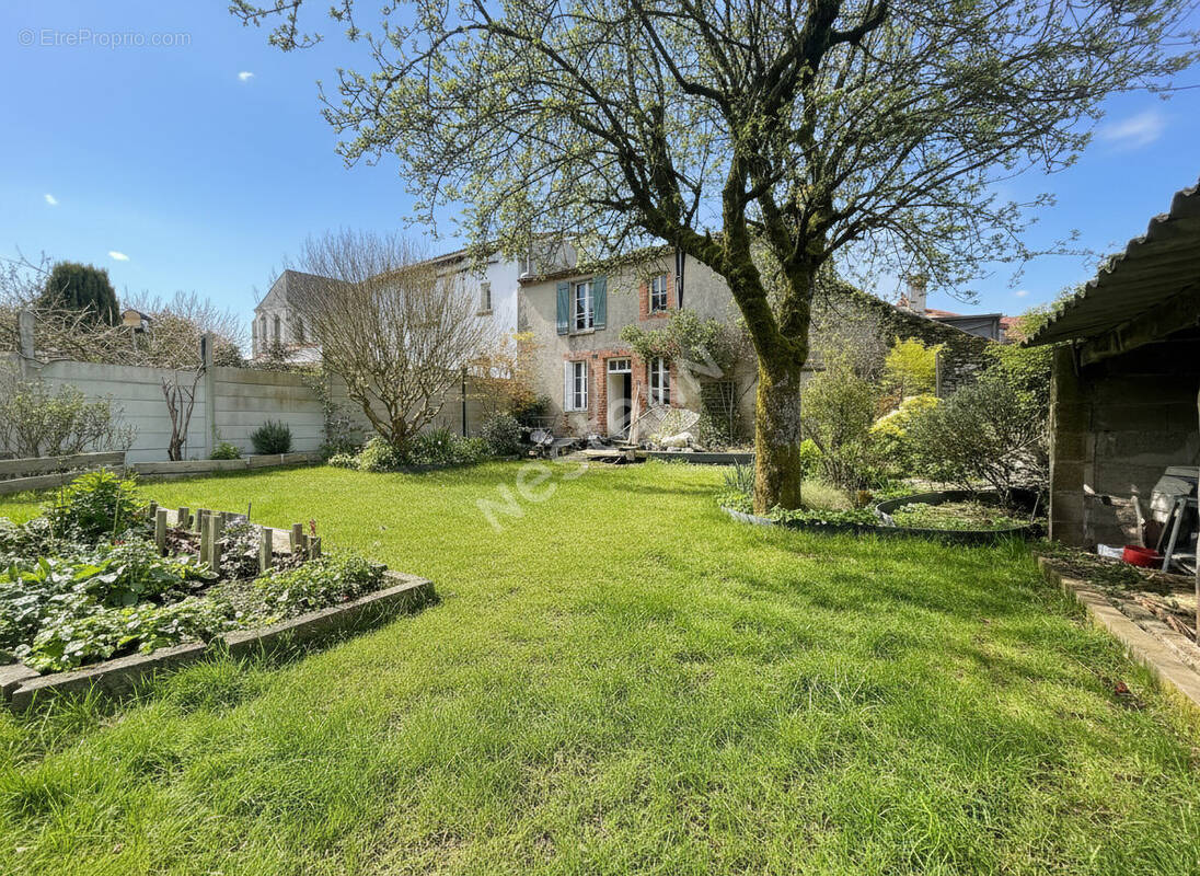 Maison à BOUSSAY