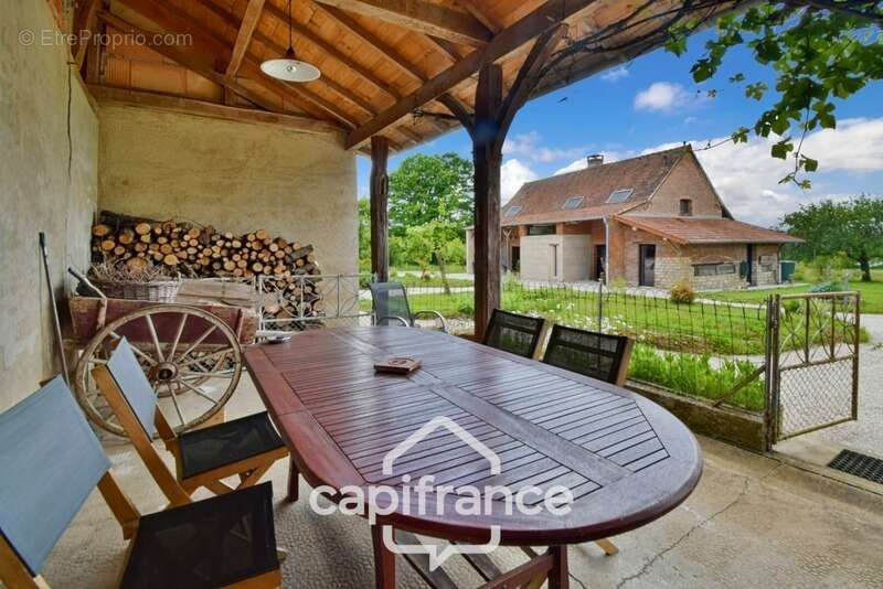 Propriété avec gîtes et chambres d’hôtes dans dépendances séparées et Maison bressane rénovée de 140 m² – Terrain 4374 m² –LOUHA - photo 33