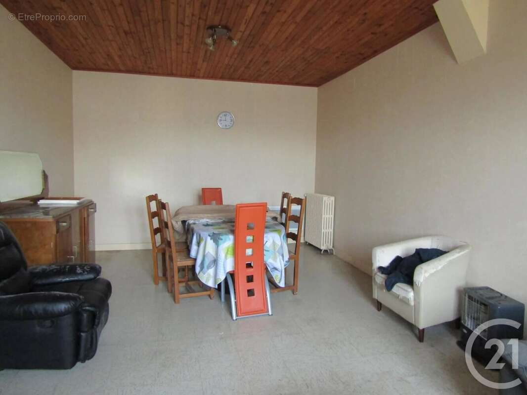 Maison à CHEF-BOUTONNE