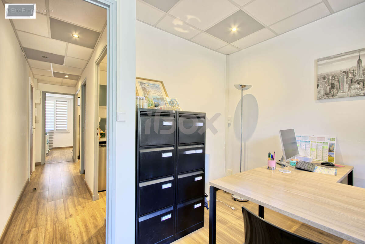 TOULON, Centre-Ville (rue Jean Jaurès) bureaux de 47m2 + cave - photo 2