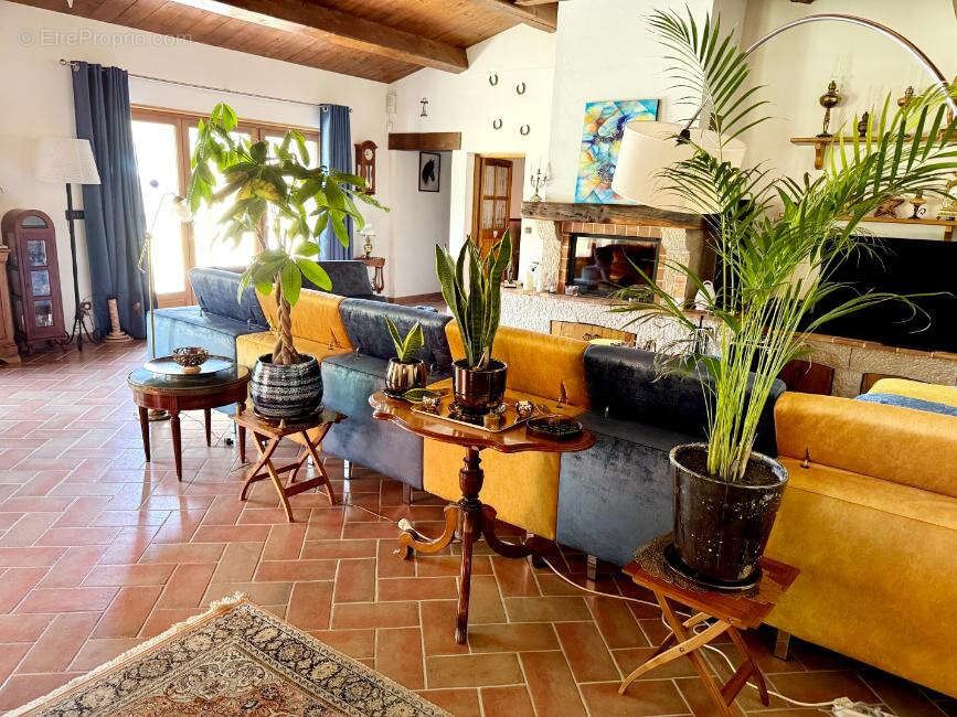 Draguignan villa F6 197m2 piscine garage terrasse 3800m terrain 795000€ crn2373 DPE A - photo 11