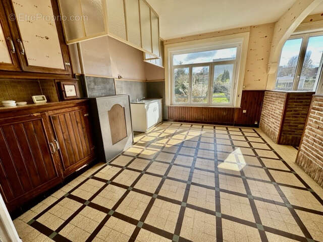 Du volume pour cette maison de ville avec garage et jardin proche des écoles - photo 2