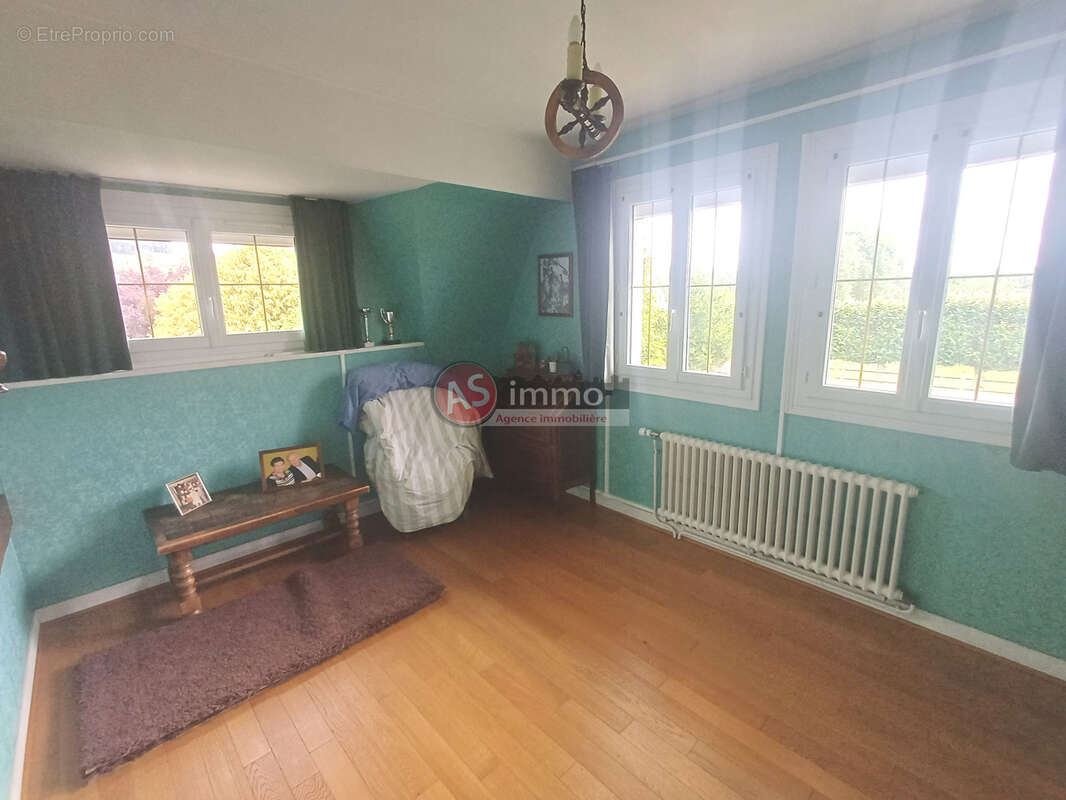 Très Belle Maison de Carractère 4 Chambres dans Bourg tous commerces. - photo 13